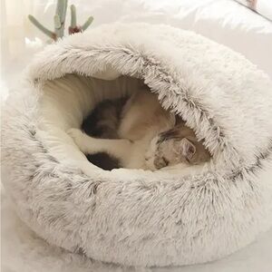 Luxurious Cream and Gray Faux Fur Throw cat bed w/under hidden warm compartment